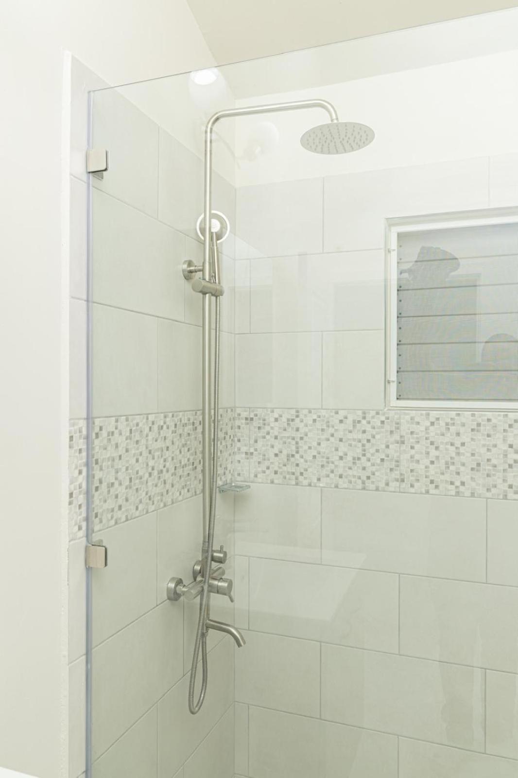 Phoenix Park Villas - Portmore - 10Mins To Beach Exterior foto
